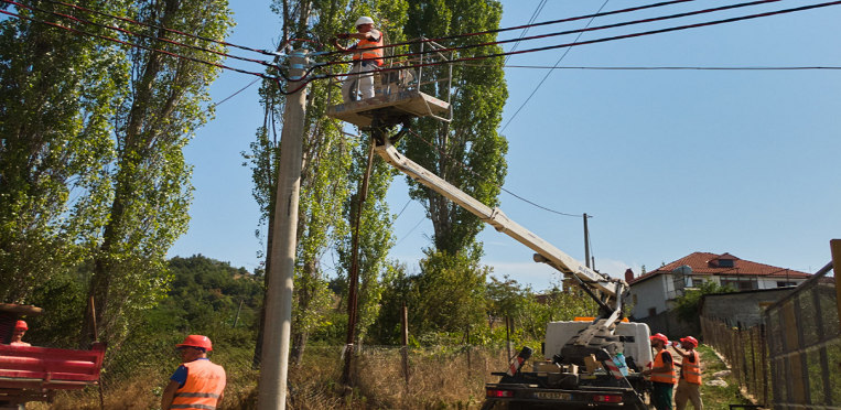 OSSH rrjet të ri 20kV në Petrelë, përmirësohet cilësia e furnizimit me energji për zonën
