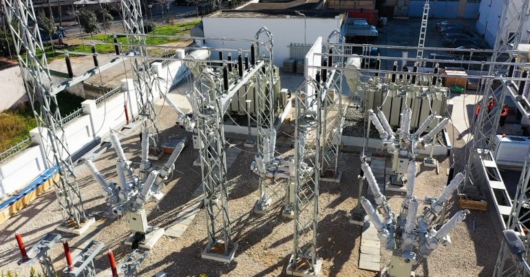 Zgjerimi dhe përmirësimi i sistemit elektrik, OSHEE publikon Planin e marrjes së tokës dhe kompensimit (PMTK) për NST e ri  Kamëz dhe ndërhyrjen në 41 nënstacione të rrjetit të shpërndarjes