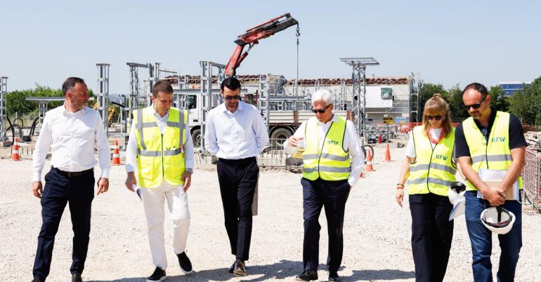 Karakaçi inspekton punimet për nënstacionin e ri elektrik të Kamzës: Investimet në energji në funksion të ruajtjes së mjedisit